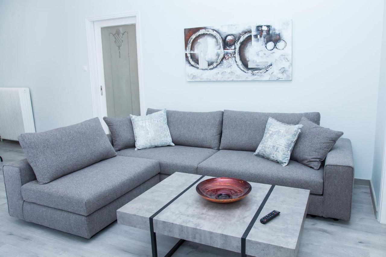 Sunny And Minimal In Glyfada With 3 Bdrm *