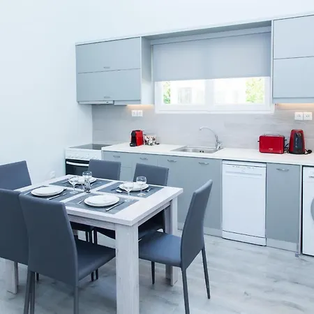 Sunny And Minimal Apt In Glyfada With 3 Bdrm Athens Exterior photo