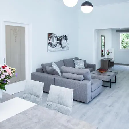 Sunny And Minimal Apt In Glyfada With 3 Bdrm Athens Exterior photo