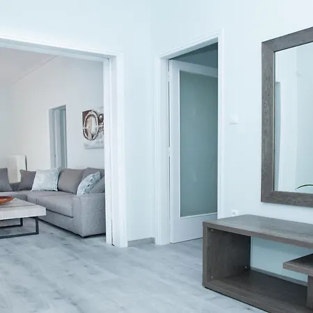 Sunny And Minimal Apt In Glyfada With 3 Bdrm Athens Exterior photo