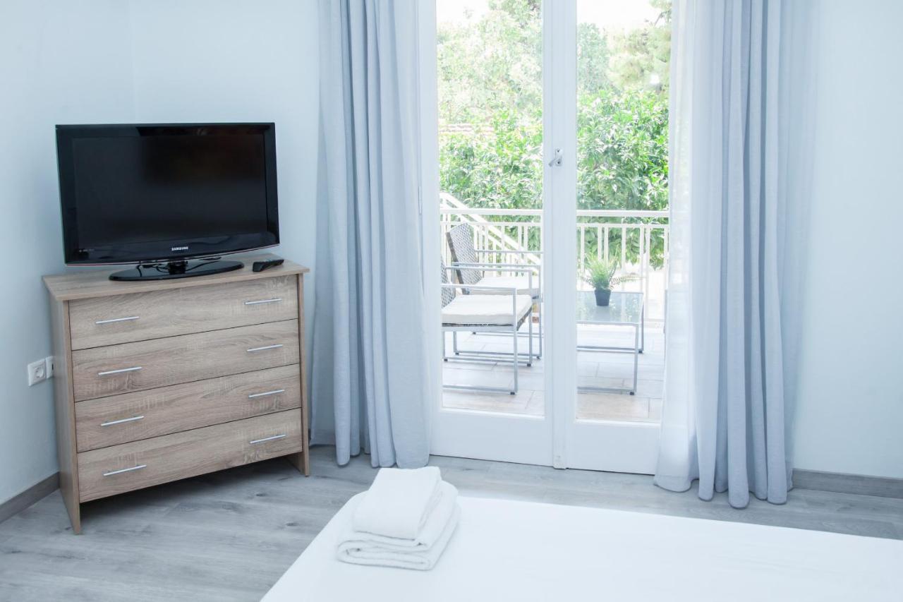 Apartment Sunny And Minimal In Glyfada With 3 Bdrm *