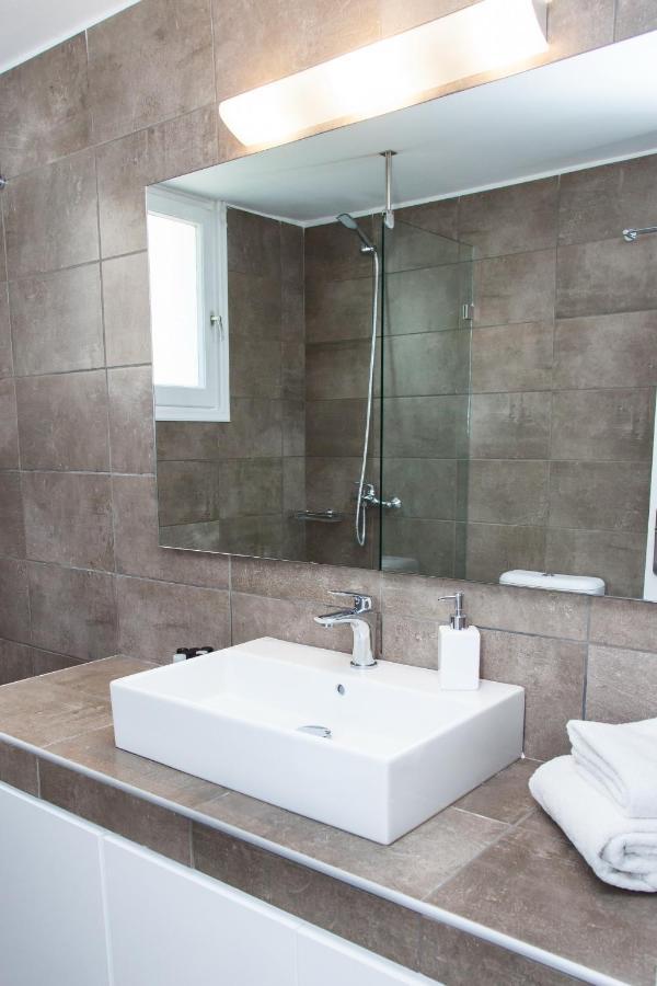 Sunny And Minimal In Glyfada With 3 Bdrm Apartament *