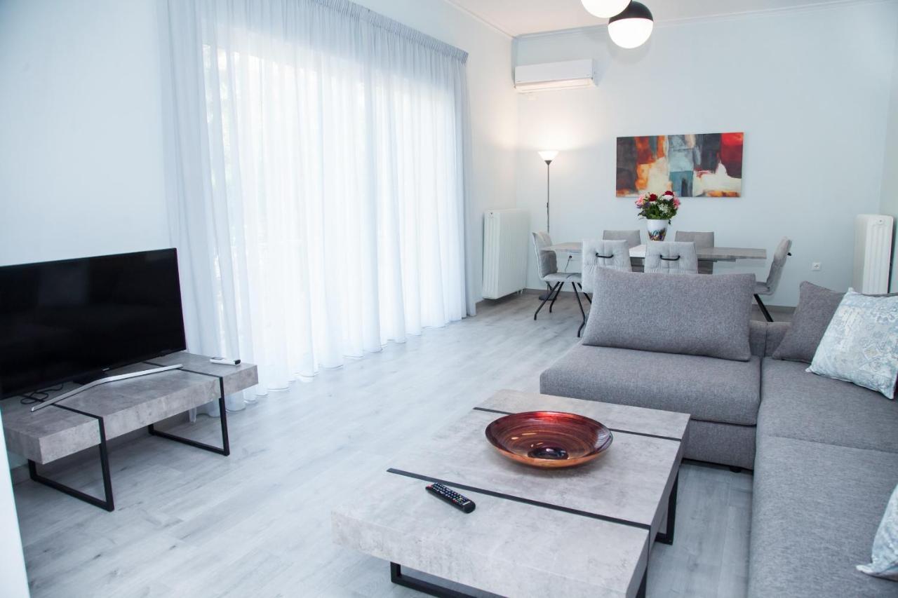 Apartment Sunny And Minimal In Glyfada With 3 Bdrm *