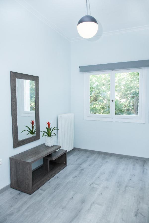 Sunny And Minimal In Glyfada With 3 Bdrm * Ateny