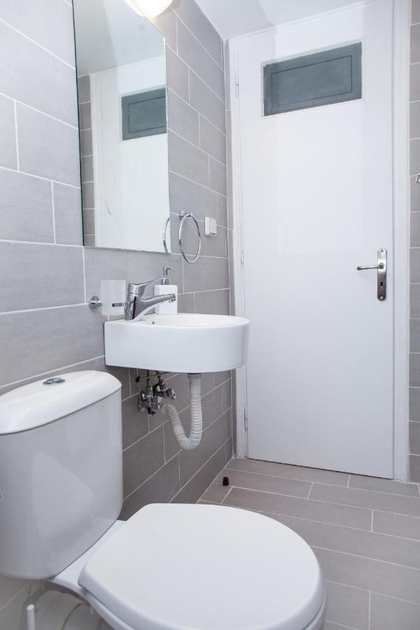 Apartment Sunny And Minimal In Glyfada With 3 Bdrm Athens